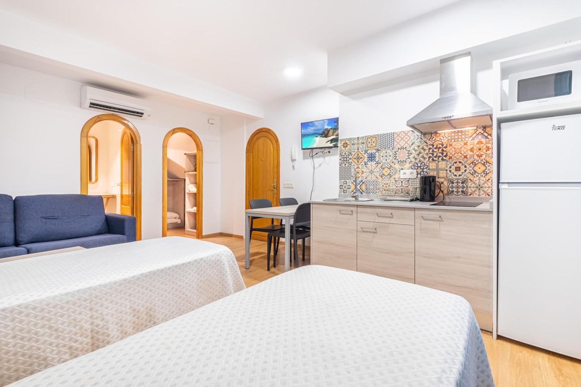 Apartamentos El Castell (Adults Only) Бенидорм Екстериор снимка